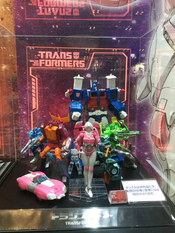 Winter Wonderfest 2019   Masterpiece Arcee, Tigatron, Studio Series Devastator At TakaraTomy Booth 02 (2 of 4)